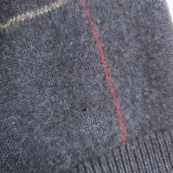 MERINO POSSUM New Zealand Sweater Pullover Gray Blue Check MEDIUM - HOLE! - Picture 9 of 10
